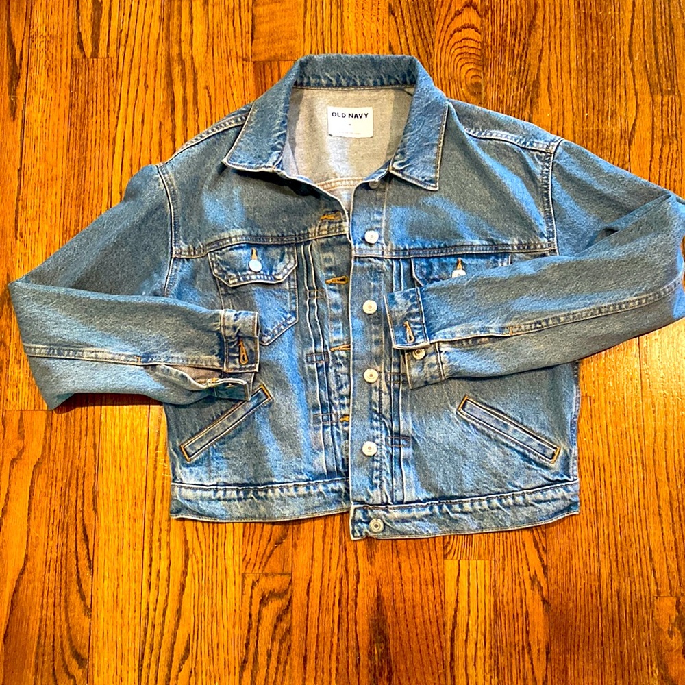 Old Navy women’s M cropped Jean jacket